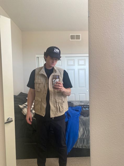 Fishing Vest Outfit, Fishing Vest, Streetwear Fits, Outfits Streetwear, Shirt Streetwear, Vest Outfits, Military Jacket, Black Shirt, Fishing