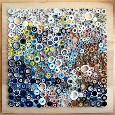 Made out of coiled paper, but im sure it would look amazing if it was made with buttons. Quilled Creations, Diy Bricolage, Recycled Art, Kirigami, Crafty Craft, Craft Time, Paper Quilling, Diy Projects To Try, Crafts To Do