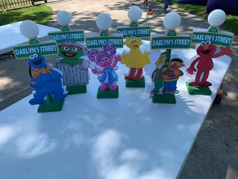 Sesame Street Party Centerpieces, Sesame Street Birthday Party Centerpiece, Sesame Street Baby Shower Theme, Sesame Street Birthday Centerpiece Ideas, Sesame Street Birthday Party Decorations, Sesame Street Table Decorations, Cute Sesame Street Party, Elmo Centerpiece Ideas, Sesame Street Baby Shower Ideas