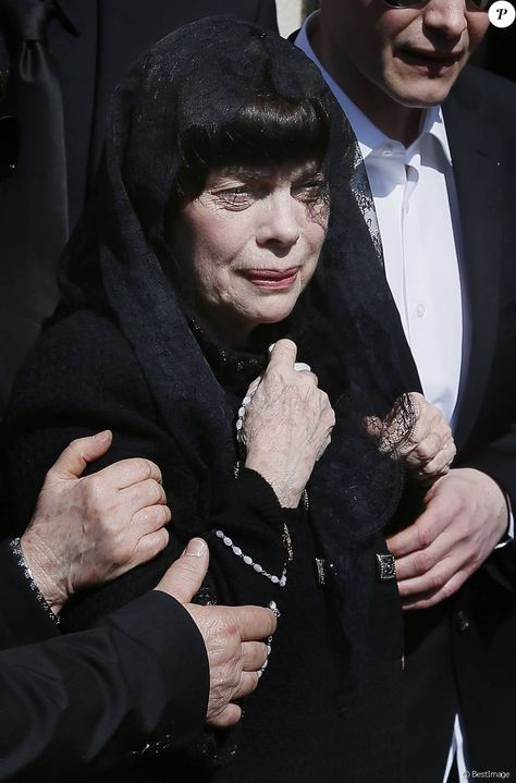 Mireille Mathieu - Obsèques de Marcelle-Sophie Mathieu en l'église Notre Dame de Lourdes en Avignon, le 24 Mars 2016. © Patrick Bernard/ Bestimage Avignon, Notre Dame, Singers, Mars, Stars, Crochet, Fictional Characters, Pins, Quick Saves