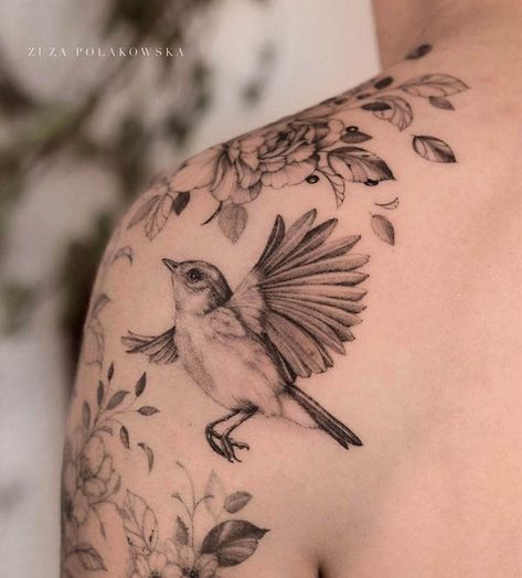 Robin Bird Tattoos, Bird Shoulder Tattoos, Bird And Flower Tattoo, Sparrow Tattoo Design, Bird Tattoo Sleeves, Robin Tattoo, Bird Tattoos For Women, Ma Tattoo, Blade Tattoo