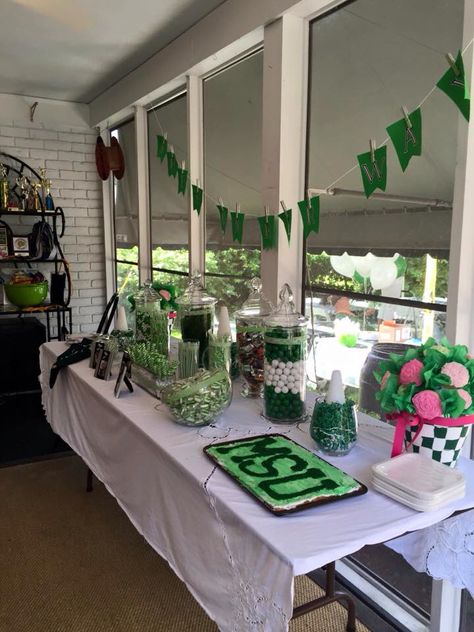 My Grad party candy bar for Michigan state !! MSU green and white candy #candy #candybar #gradparty #summer #greenandwhite #green #white Green And Yellow Party Ideas, Michigan State Party Ideas, Dark Green Graduation Party, Msu Graduation Party Ideas, Michigan State Graduation Party Ideas, Green And White Grad Party, Green And White Graduation Party Ideas, Grad Party Candy Bar, Green Grad Party