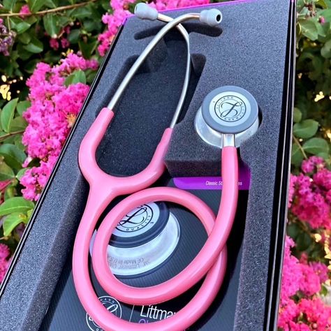 Pink Stethoscope, Littmann Stethoscope, Medical Scrubs Outfit, Heart Monitor, Pink Lifestyle, Nursing Accessories, Aesthetic Roses, New Photo Download, Future Nurse