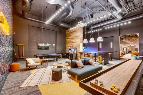 Casual Meeting Room Design, Indoor Game Room Interior Design, Employee Lounge Design, Office Entertainment Area, College Lounge Design, Office Game Room Design, Co Living Space Design, Apartment Community Room, Community Room Ideas