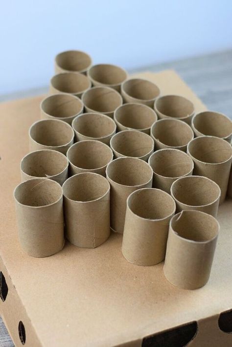 Christmas Tree Advent Calendar Diy, Diy Toilet Paper, Free Printable Christmas Cards, Homemade Advent Calendars, Christmas Tree Advent Calendar, Christmas Advent Calendar Diy, Inexpensive Christmas, Toilet Paper Tube, Advent Calendars For Kids