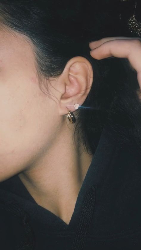 Double Earings Piercings, Double Lobe Piercing Ideas, Stud Aesthetic, Double Ear Piercing, Double Lobe Piercing, Double Piercing Earrings, Double Earring, Ear Piercing Studs, Piercing Inspo