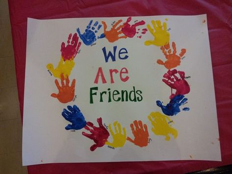 Bulltion Bord School, Friendship Day Chart Ideas, My Friends Crafts For Toddlers, Friendship Activity Kindergarten, Friendship Day Craft For Preschool, Friendship Activities Preschool Crafts, Friendship Flower Preschool, Friendship Banner Preschool, Friendship Crafts For Infants