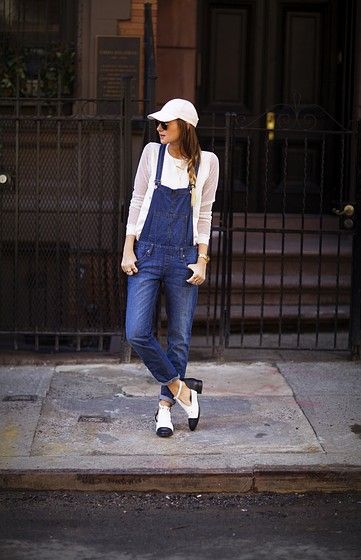 Overalls Fashion, White Hat, Overalls Women, Best Jeans, Denim Overalls, Retro Stil, Dungarees, How To Style, We Wear