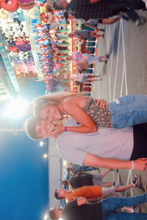 State Fair Couple Goals, Couples At A Fair Aesthetic, Cute Fair Couple Pictures, Couples At The Fair At Night, Cute Carnival Pictures Couple, State Fair Pictures With Boyfriend, Fair Couples Pics, Cute Fair Couple Pics, Fair Poses With Boyfriend