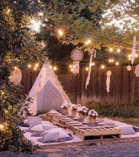 Bohemian Decor Ideas For A Sundowner Mehendi At Home Bohemian Backyard Party, Outdoor Wedding Foods, Lace Teepee, Backyard Dinner Party, Boho Birthday Party, Bohemian Party, Adult Party Themes, Backyard Birthday, Picnic Decorations