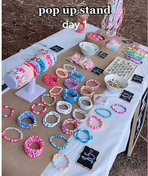 Bracelet Selling Stand, How To Make A Bracelet Holder, Bracelets Clay Ideas, Bracelet Sale Display, Bracelet Stand Ideas Outside, Preppy Bracelet Pop Up Stand, Clay Bead Pop Up Stand, Small Business Bracelet Ideas, Bracelet Selling Display