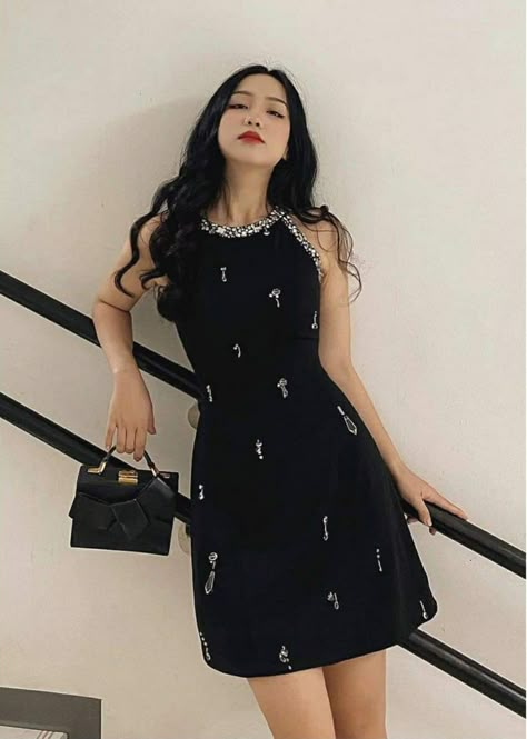 Dresses Chanel, Most Paused Movie Scenes, Winter Outfit Ideas, Date Outfit, Elegant Dresses Classy, فستان سهرة, Indian Fashion Dresses, Glam Dresses, Fashion Design Clothes