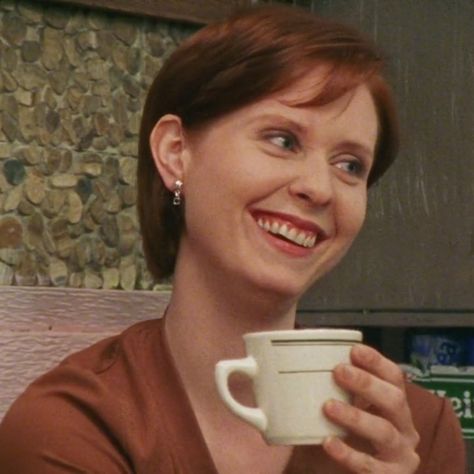 Miranda Hobbes Hair, Miranda Hobbes Aesthetic, Miranda Satc, Satc Aesthetic, Miranda Hobbes, Carrie Bradshaw Outfits, Cynthia Nixon, City Quotes, Samantha Jones