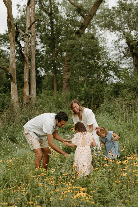 Family In The Woods, Family Farm Aesthetic, Farm Family Aesthetic, Country Family Aesthetic, Cottagecore Family, Peaceful Family, Minnesota Summer, Cottagecore Life, Aesthetic Cottage