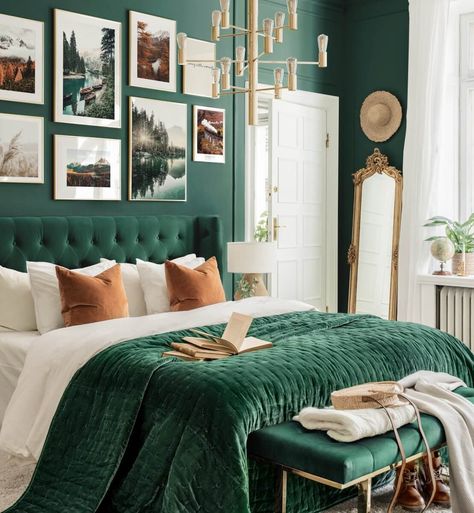 Emerald Green Bedrooms, Design Ložnic, Simple Bed Designs, Green Bedroom Decor, Bedroom Trends, Apartment Decoration, Bed Design Modern, Gold Bedroom, Green Walls