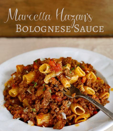 Marcella Hazan Bolognese, Best Bolognese Recipe, Best Bolognese Sauce, Slow Cooker Bolognese Sauce, Homemade Bolognese Sauce, Italian Cooking Class, Slow Cooker Bolognese, Homemade Bolognese, Egg Farm