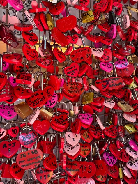 #verona #italy #romeoandjuliet #julietslocks #letterstojuliet #truelove #lovelocks #summerinitaly #italiansummer Little Italy Nyc, Italian Love, Letters To Juliet, Italy Vibes, Eclipse Of The Heart, Paris France Travel, I See Red, Love Lock, Verona Italy