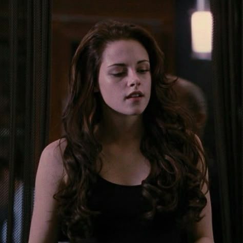 Bella Swan Aesthetic, Kristen Stewart Hair, Kristen Stewart Twilight, Bella Swan Twilight, Twilight Outfits, Bella Cullen, Twilight Cast, Kristin Stewart, Twilight Breaking Dawn