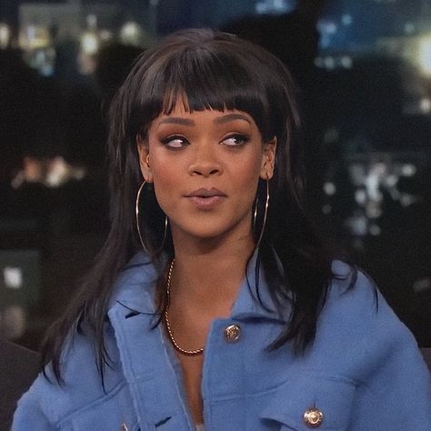 Rihanna Bangs Fringes, Rihanna With Bangs, Baby Bangs Black Woman, Micro Bangs Black Women, Rihanna Bangs, Rihanna Mullet, Gender Collage, Rihanna Natural, Mullet Black Women