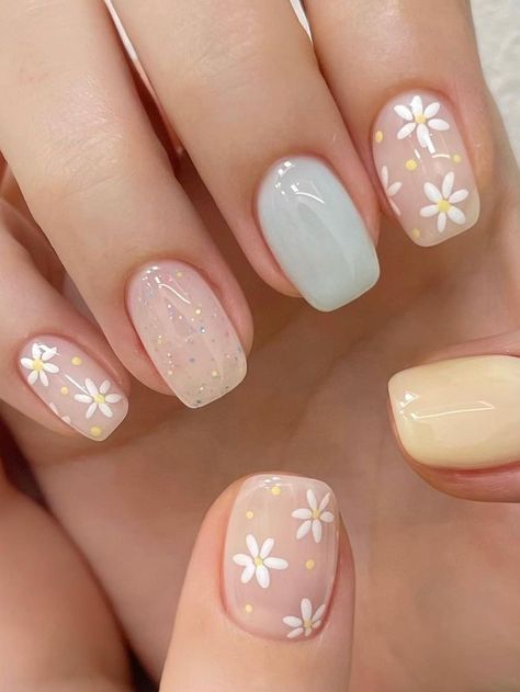 yellow and mint short nails with simple flowers Nail Square, 16 Tattoo, Mint Nails, मेहंदी डिजाइन, Manikur Kuku, Milky Nails, Cute Simple Nails, Simple Gel Nails, Smink Inspiration