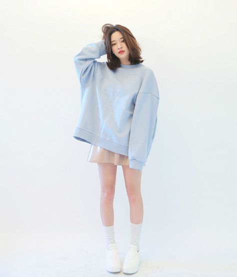 Korean Fashion Ideas, Korean Fashion Outfits, Pakaian Feminin, Female Pose Reference, K Fashion, White Socks, Poses References, Korean Fashion Trends, Ulzzang Fashion