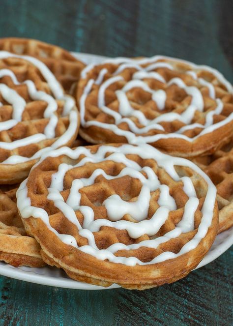 Cinnamon Roll Chaffle, Cinnamon Roll Chaffles, The Best Keto Recipes, Best Keto Recipes, Pumpkin Cheesecake Bars, Keto Cinnamon Rolls, Pumpkin Cinnamon Rolls, Low Carb Meal Prep, Keto Meal Prep