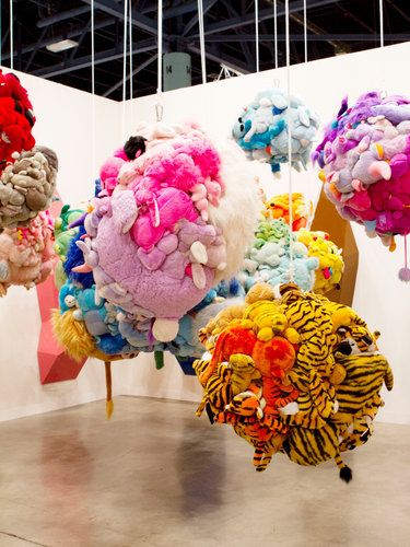 Mike Kelly-  series of sculptural pieces using children’s stuffed animals sewn onto or covered over with hand-knitted afghans. Mike Kelley, Textil Design, Toy Art, Sculpture Installation, Art Textile, Soft Sculpture, Land Art, Art Plastique, American Artists