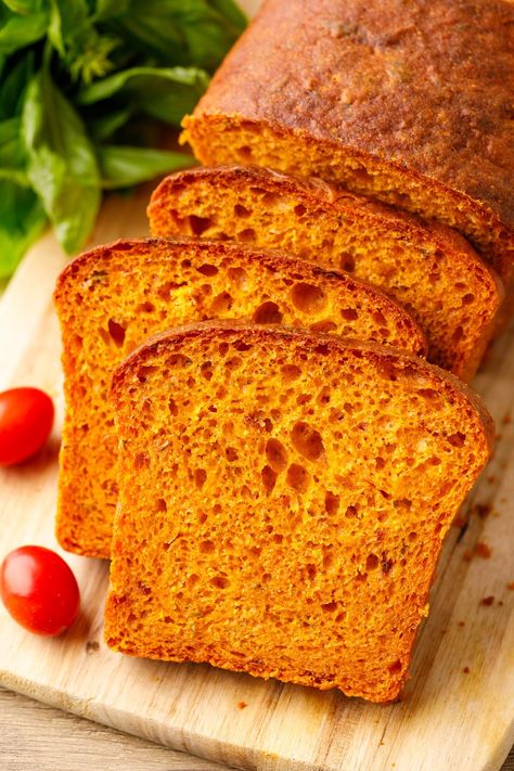 Tomato Basil Bread Tomato Basil Bread Recipe, Tomato Bread Recipe, Tomato Basil Bread, Basil Bread, Tomato Bread, Homemade Breads, Basil Pasta, Garlic Bread Recipe, Quick Breads