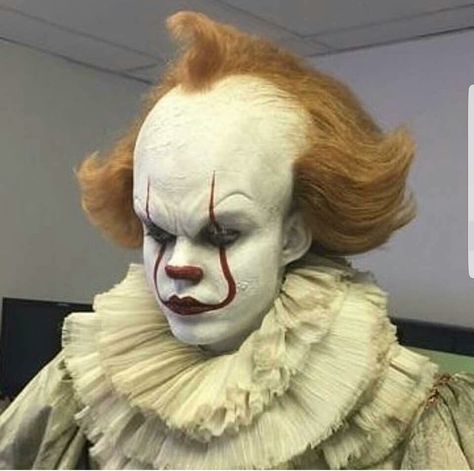 He looks either bored or like he's having an existential crisis Pennywise Cosplay, Bill Skarsgard Pennywise, Creepy Clowns, Pennywise The Clown, Hemlock Grove, You'll Float Too, Pennywise The Dancing Clown, Bill Skarsgard, Scary Clowns