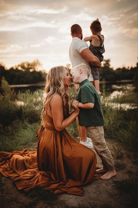 Red Family Outfits For Pictures, Family Of 4 Maternity Pictures Winter, Fall Family Field Photos, Burnt Orange Photoshoot Family, Sedona Family Photos, Family River Photoshoot, Western Fall Family Pictures, Family Country Photoshoot, River Family Photoshoot