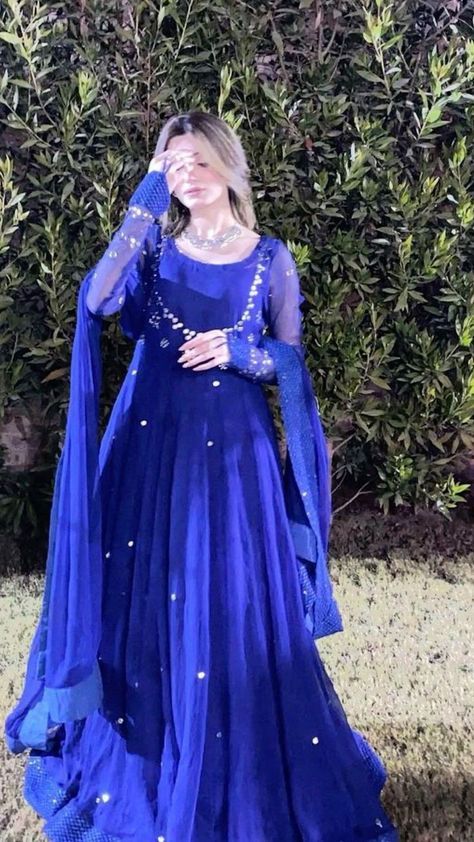 Blue Mehendi Outfit, Hair Bun Design, Braid Hairstyles Ideas, Bun Design, Desi Clothing, Pakistan Clothes, Desi Fits, Saree Traditional, Desi Outfits