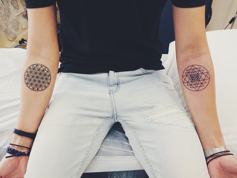 Flower Of Life Tattoo Mandala, Seed Of Life Tattoo, Sri Yantra Tattoo, End Tattoo, Yantra Tattoo, Flower Of Life Tattoo, Sacred Geometry Tattoo, Geometry Tattoo, Trendy Tattoo