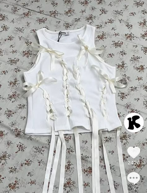 Shirt Remake Diy, White Shirt Upcycle Ideas, T Shirt Rework, Upcycle Tshirt Refashioning, Rework Clothes, T Shirt Remake, White Tops Outfit, Remake Clothes, Unconventional Fashion