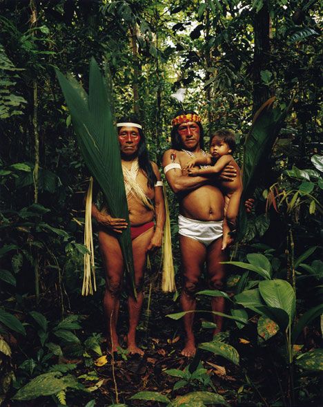 Indígenas Achuar de la Provincia de Morona Santiago, en la Amazonía ecuatoriana. Rainforest People, Amazon People, American Desert, Cedar Sage, Forest People, Amazon Forest, Indigenous Tribes, Zoom Photo, Welcome To The Jungle