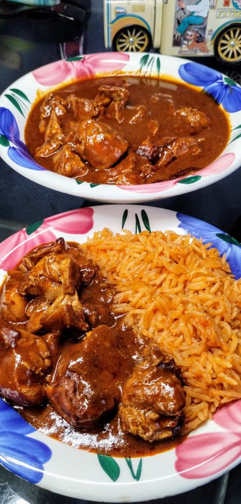 Mole Chicken Recipe, Mole Recipe Mexican, Mexican Chicken Mole, Chicken Mole Recipe, Homestyle Meals, Rice For Dinner, Mexican Mole, Mole Recipe, Boiled Chicken Recipes