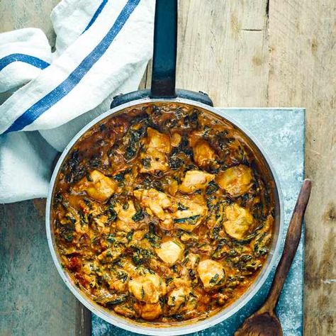 Cardamom chicken curry Chicken Recipes Under 500 Calories, Cardamom Recipe, Chicken Curry Recipe, Healthy Chicken Dinner, Indian Chicken, Vegetable Puree, Curry Chicken Recipes, Curry Recipe, Chicken Curry