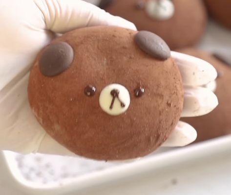 Mochi Bear, Food Polls, Kawaii Chocolate, Chocolate Deserts, Bear Recipes, Kitty Cake, Cute Donuts, Bear Cute, Food Snack