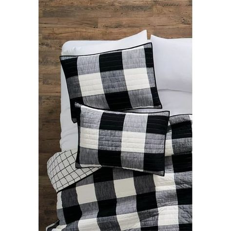 Black Buffalo Plaid Cotton Quilt - Bed Bath & Beyond - 37857649 Buffalo Plaid Bedding, Plaid Bedroom, Buffalo Plaid Quilt, Buffalo Plaid Decor, Black And White Living Room, Windowpane Plaid, Plaid Quilt, Cozy Quilts, Coverlet Bedding