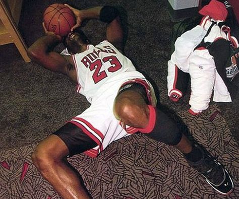 Michael Jordan, sobbing on the floor after winning the NBA Championship on Father's Day 1996. Michael's father James Jordan passed away in 1993. Happy 49th Birthday, Michael Jordan Photos, Michael Jordan Basketball, Snowboard Girl, Tracy Mcgrady, Skateboard Girl, X Games, Burton Snowboards, Jordan 23