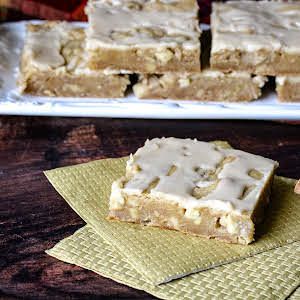 Maple Butter Glaze, Walnut Blondies, Savory Apple Recipes, Maple Recipes, Butter Glaze, Apple Walnut, Roasted Apples, Cake Mug, Maple Butter