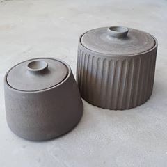 New storage jars on their way... I dry these very slowly with their lids on over a period of about a week to make sure they shrink together and maintain a good fit. There's a lot of potential for disaster with a lidded form, so when it comes out of the final firing, unscathed and still fitting nicely it is extra-specially satisfying! Lidded Jars Pottery, Creative Ceramics, Ceramic Forms, Pottery Jars, Pottery Bottles, Pottery Lessons, Paint Your Own Pottery, Pottery Inspiration, Making Stuff