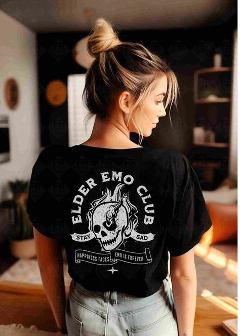 I like this well done it is beautiful just so I will put a photo I recommend it because it is good the size is tight and it is not hot Goth Tee Shirt, Adult Punk Outfits, Elder Emo Aesthetic, Emo Band Tees, All Time Low Concert Outfit, Emo Cute Outfits, Elder Emo Outfits, Emo Shirt Designs, Emo Nite Outfit