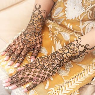 Atikah Rais | Henna Artist (@mochahenna) • Instagram photos and videos Henna Design Hand, Stylish Back Hand Mehndi, Hena Designs, Back Hand Mehndi Design, Hand Mehendi, Hand Henna Designs, Henna Flower Designs, Henna Flower, Simple Mehendi