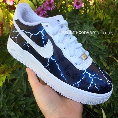 New York Skyline Silhouette, Paint Shoes, Converse Design, Tenis Nike Air, Nike Air Force 1 Custom, Diy Sneakers, Nike Shoes Air Force, Custom Nike Shoes, Custom Converse