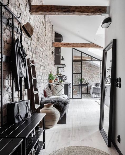 Small Attic Apartment, Small Attic, Deco Studio, Attic Apartment, Attic Bedrooms, Industrial Interior Design, Industrial Interiors, Design Apartment, Hus Inspiration