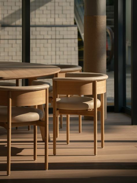 Chair Cafe Design, Restaurant Chairs Design, Coffee Chairs, Blue Bottle Coffee, Yokohama Japan, Cafe Furniture, Japanese Furniture, 카페 인테리어 디자인, Oak Chair