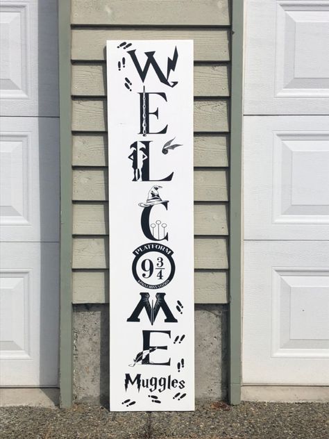 Harry Potter Porch Sign, Harry Potter Welcome Sign Front Door, Harry Potter Welcome Sign, Door Mat Diy, Harry Potter Classroom, Welcome Signs Front Door, Harry Potter Birthday Party, Harry Potter Halloween, Harry Potter Birthday