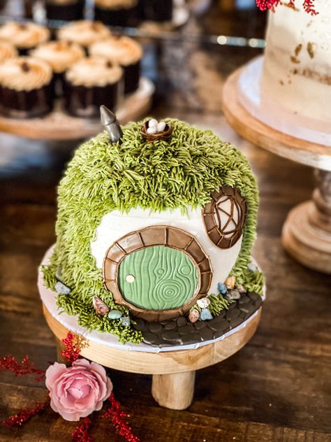 Lotr Smash Cake, Lord Of The Rings Smash Cake, Hobbit House Cake, Lotr Cake, Leprechaun Cake, Lord Of The Rings Cake, Hobbit Cake, Hobbit Birthday, Themed Meals