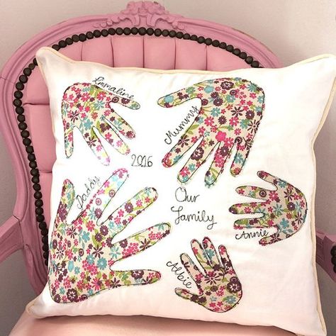 Hand Pillow, Hand Prints, Gifts For, Cadeau Diy, Mother's Day Diy, Creation Couture, Wrapping Ideas, Mothers Day Crafts, Sewing Gifts