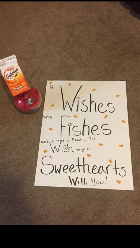 Cute Posters To Ask Someone Out, High School Dance Asking Ideas, Snowball Asking Ideas, Ways To Ask Someone To Sweethearts Dance, Ideas To Ask Someone To A Dance, Spring Fling Asking Ideas, Sweathearts Dance Proposals, Dance Posals Ideas, Asking To Sweethearts Dance